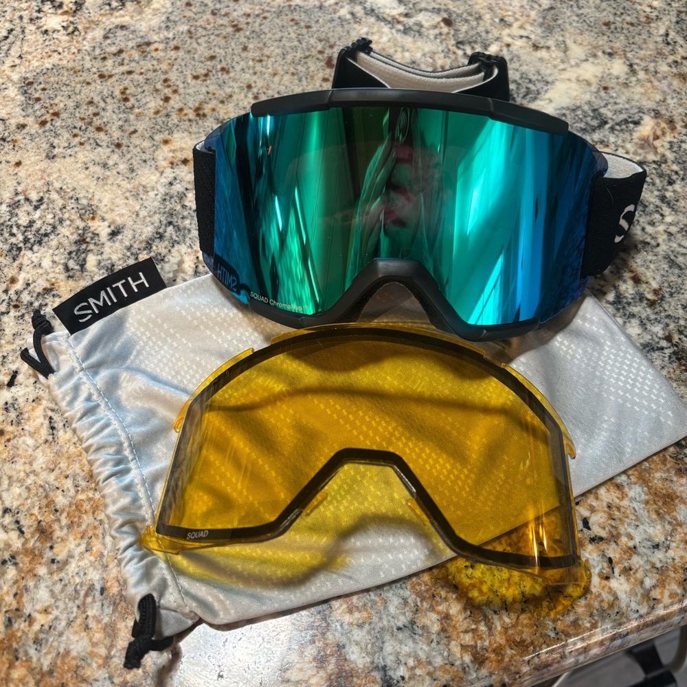 SMITH Squad ChromaPop Ski Snowboard Goggles with Blue and Yellow Lenses